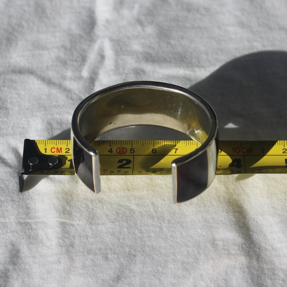 Shell Cuff Bracelet - Picture 4 of 4